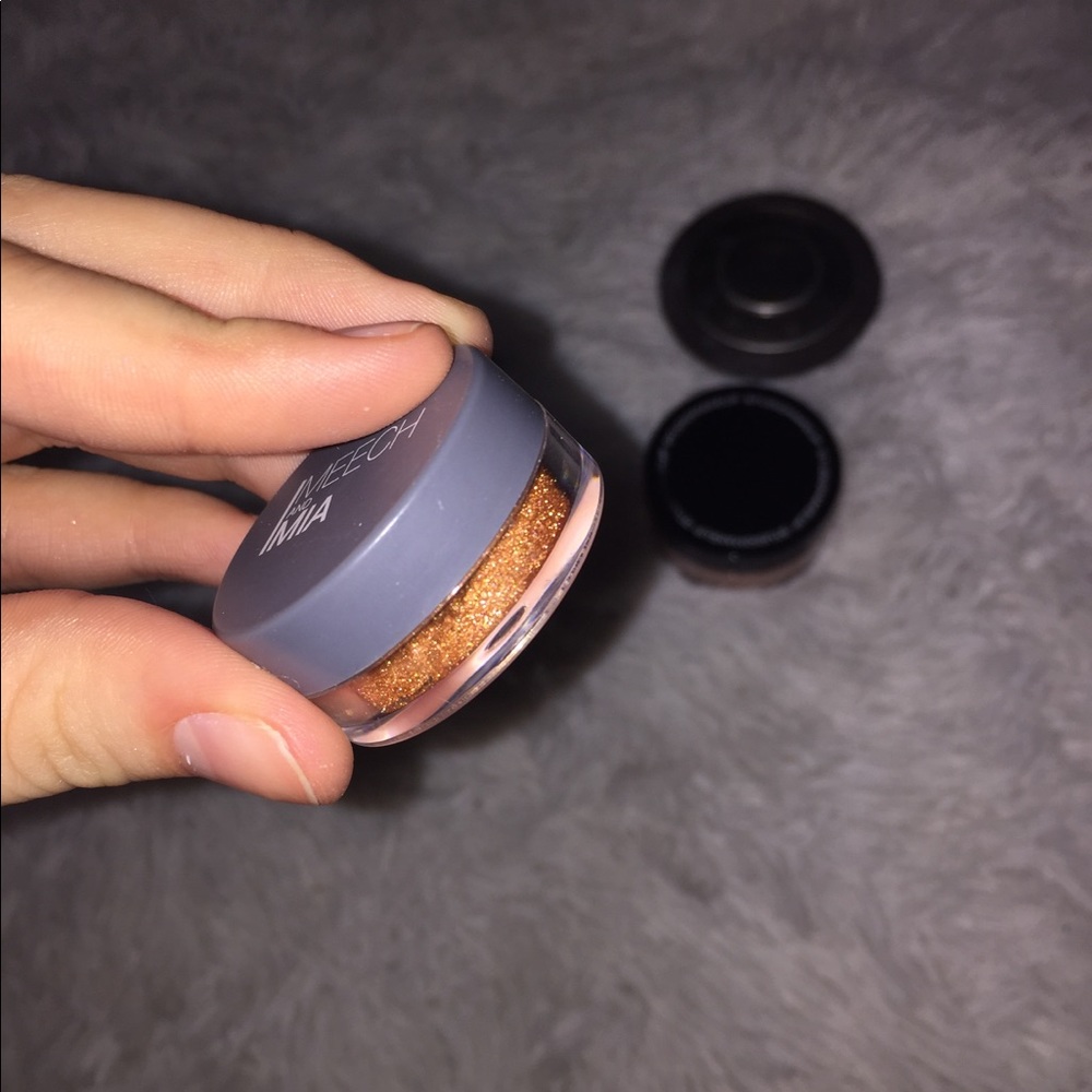 Meech and Mia eye pigment